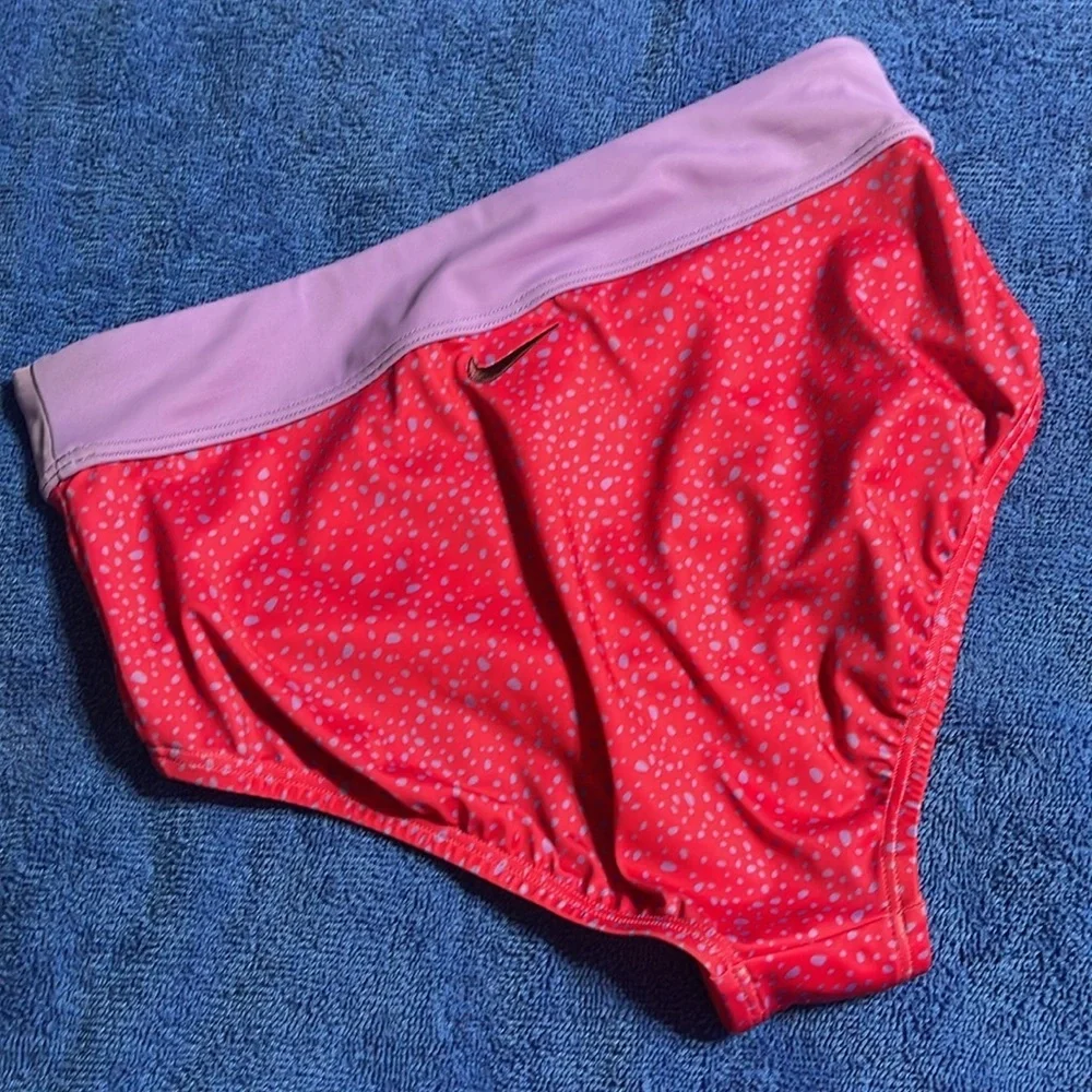NWOT kid’s Nike swim bottoms L
